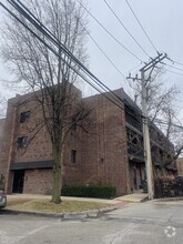 Building Photo - 4901 W Winona St