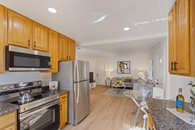 Building Photo - 383 N Sunnyvale Ave