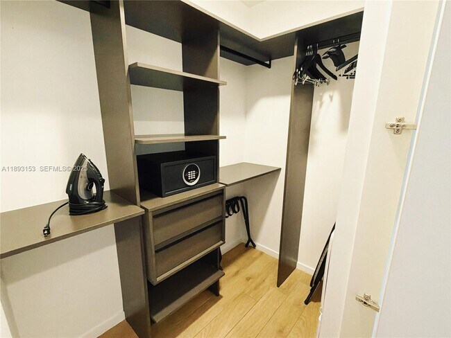 Foto del edificio - 98 NE 5th St