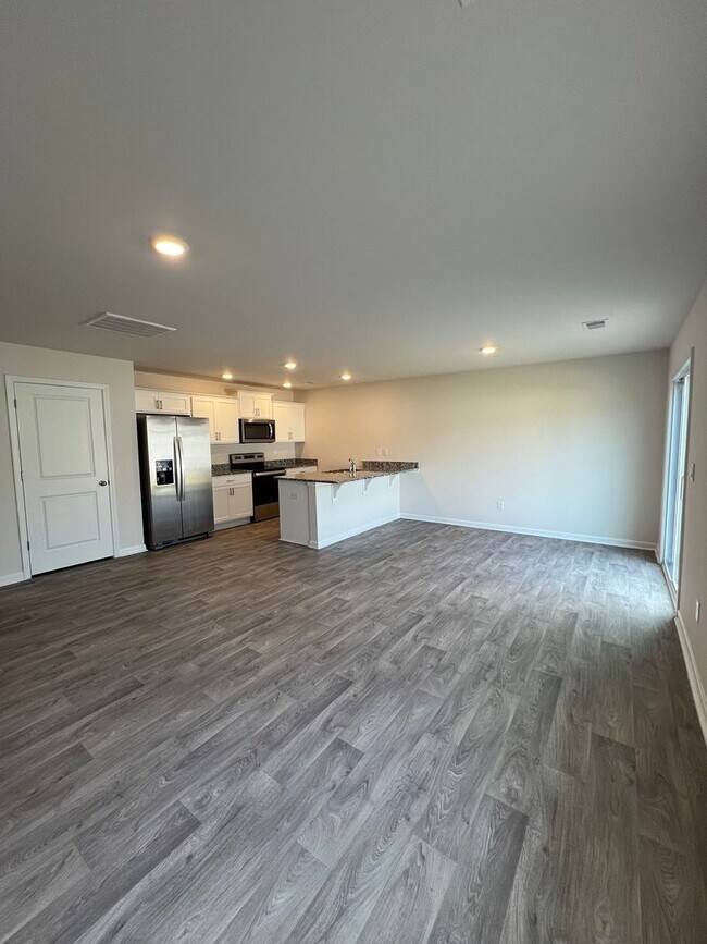 Foto del edificio - 3 Bed 2.5 Bath with an Office/  Flex Room
