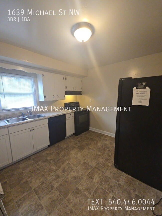 Foto del edificio - 1639 Michael St NW