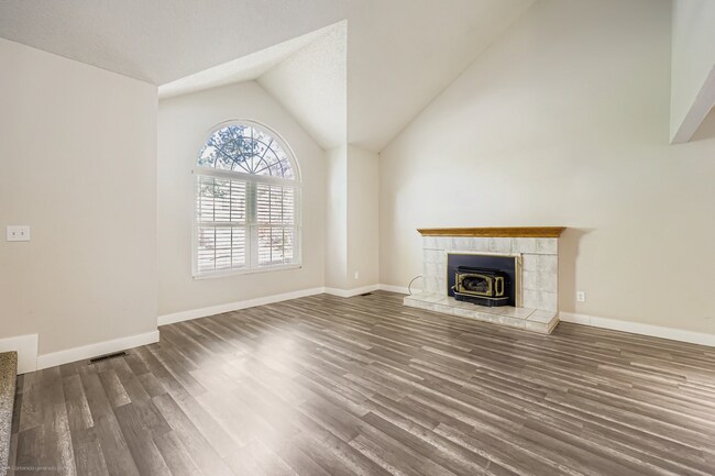 Foto del edificio - Beautiful 3-Bedroom Home with Open Floor P...