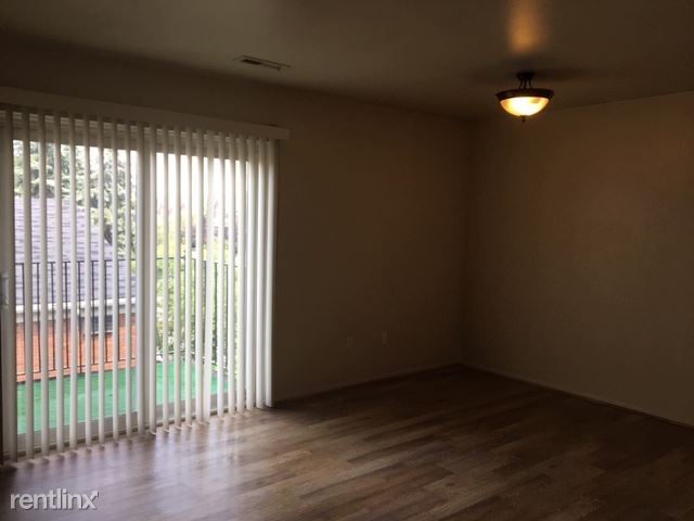 Building Photo - 2555 E Maple Rd