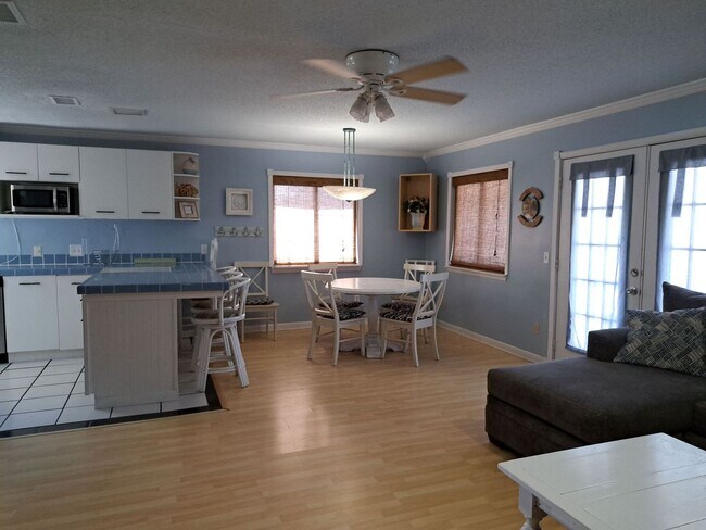 Foto del edificio - 6912 Beach Dr