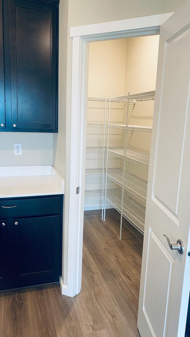 Foto del edificio - 5 Bedrooms and an Office Space!