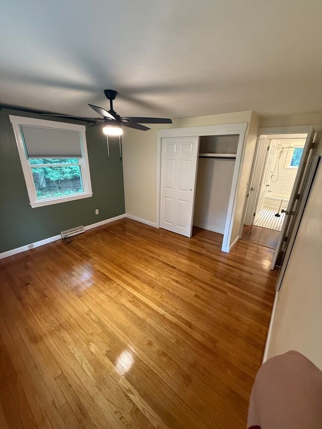 Building Photo - 3 Bedroom-Single Family Home
