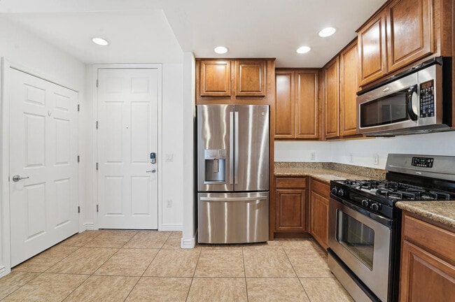Building Photo - 5450 E Deer Valley Dr