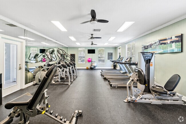 Gimnasio - MAA Emerald Coast