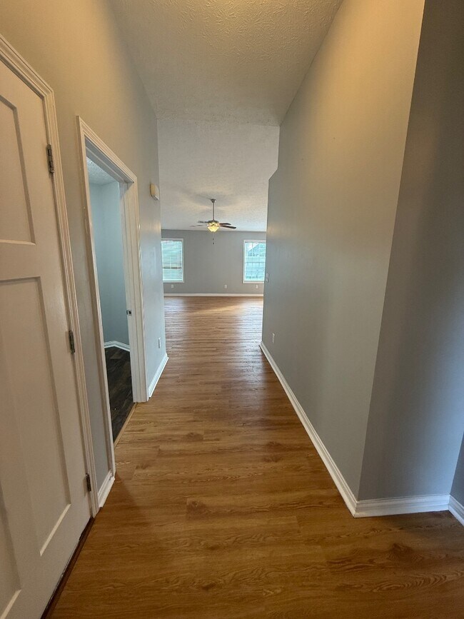Foto del edificio - 1057 Blue Bell Way