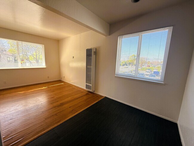 Foto del edificio - 3420-3426 Carlson Blvd