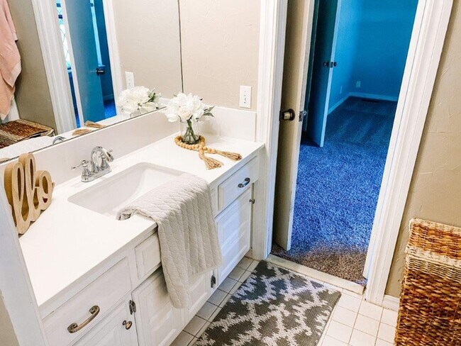 Foto del edificio - 4 or 5 bedroom and a bonus room with 4 baths for rent in SW OKC (Moore schools)!  Lots of space a...