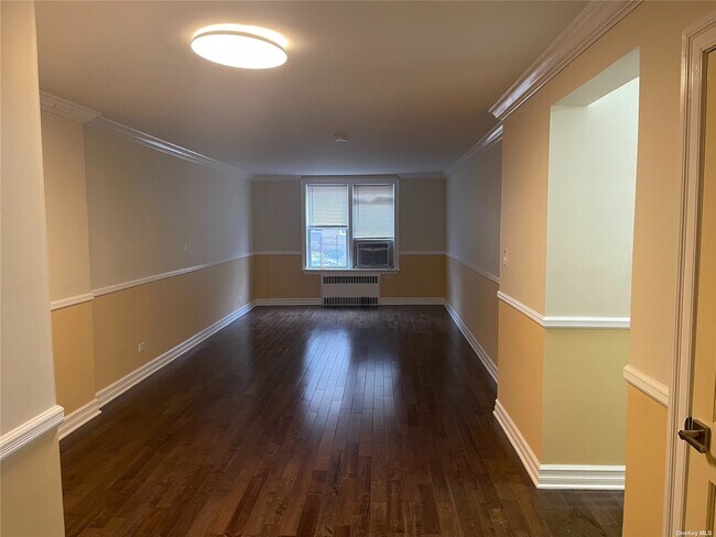Foto del edificio - 67-30 Clyde St
