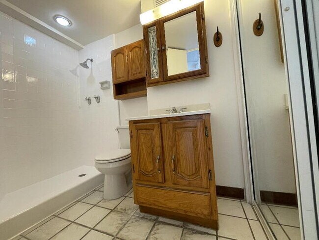 Building Photo - HOLIDAY VILLAGE studio w/murphy bed, sec, ...