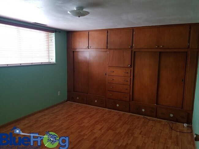 Foto del edificio - 1075-1075 Gillingham Rd