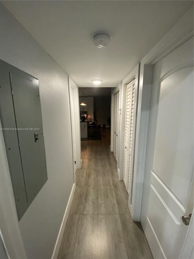 Foto del edificio - 8400 W Sample Rd