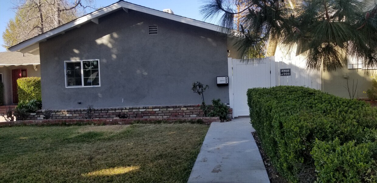 Primary Photo - 22119 Strathern St
