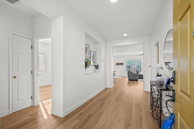 Building Photo - Charming 3-Bedroom Home with Pool