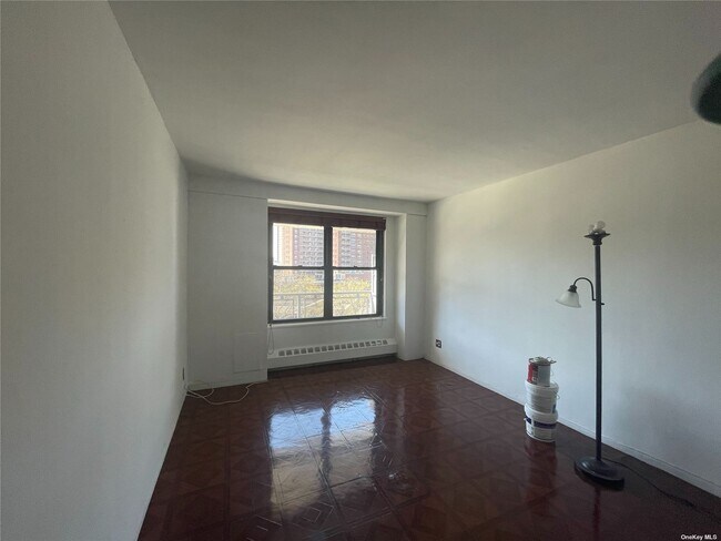 Foto del edificio - 61-15-61-98 98th St