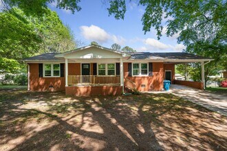 Building Photo - 323 Bandock Dr