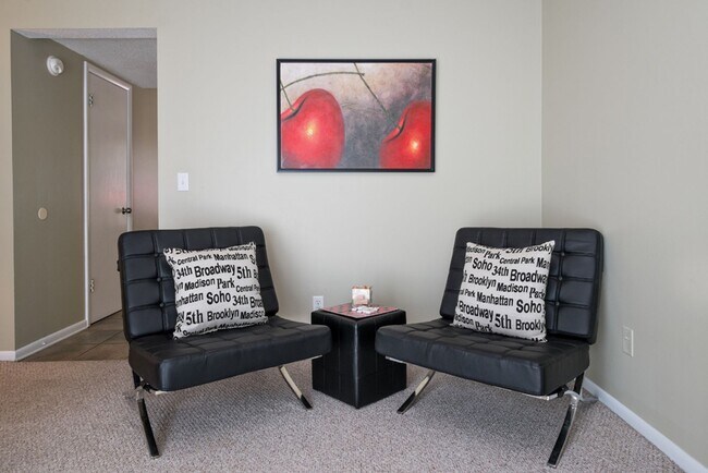 Building Photo - Matterhorn Townhomes #5 - 2 Bed/1.5 Bath Townhome Near WMU