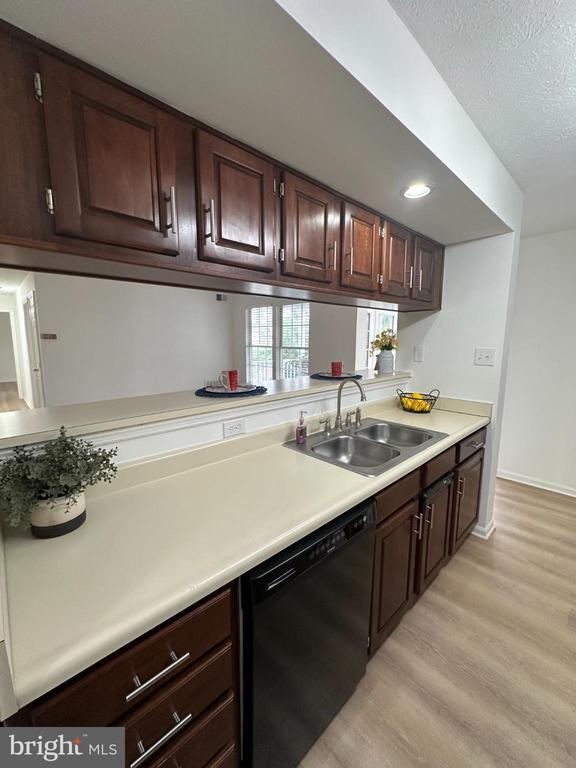 Building Photo - 1002 Jessicas Ct