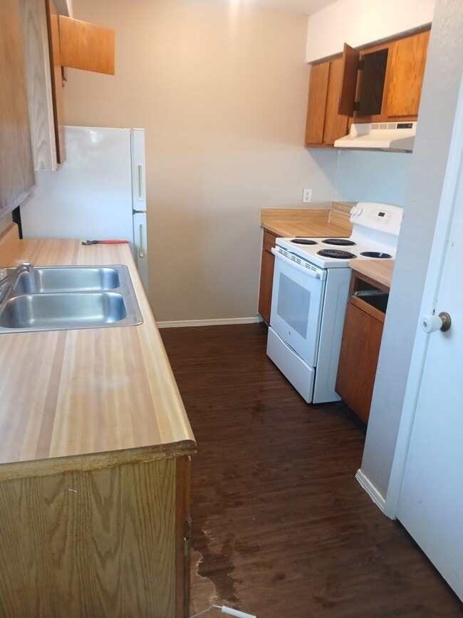 Foto del edificio - 4301 Yorkshire Dr