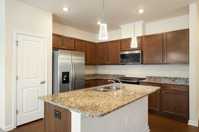 Foto del edificio - Absolutely Stunning 3Bed/2.5Bath Townhome ...