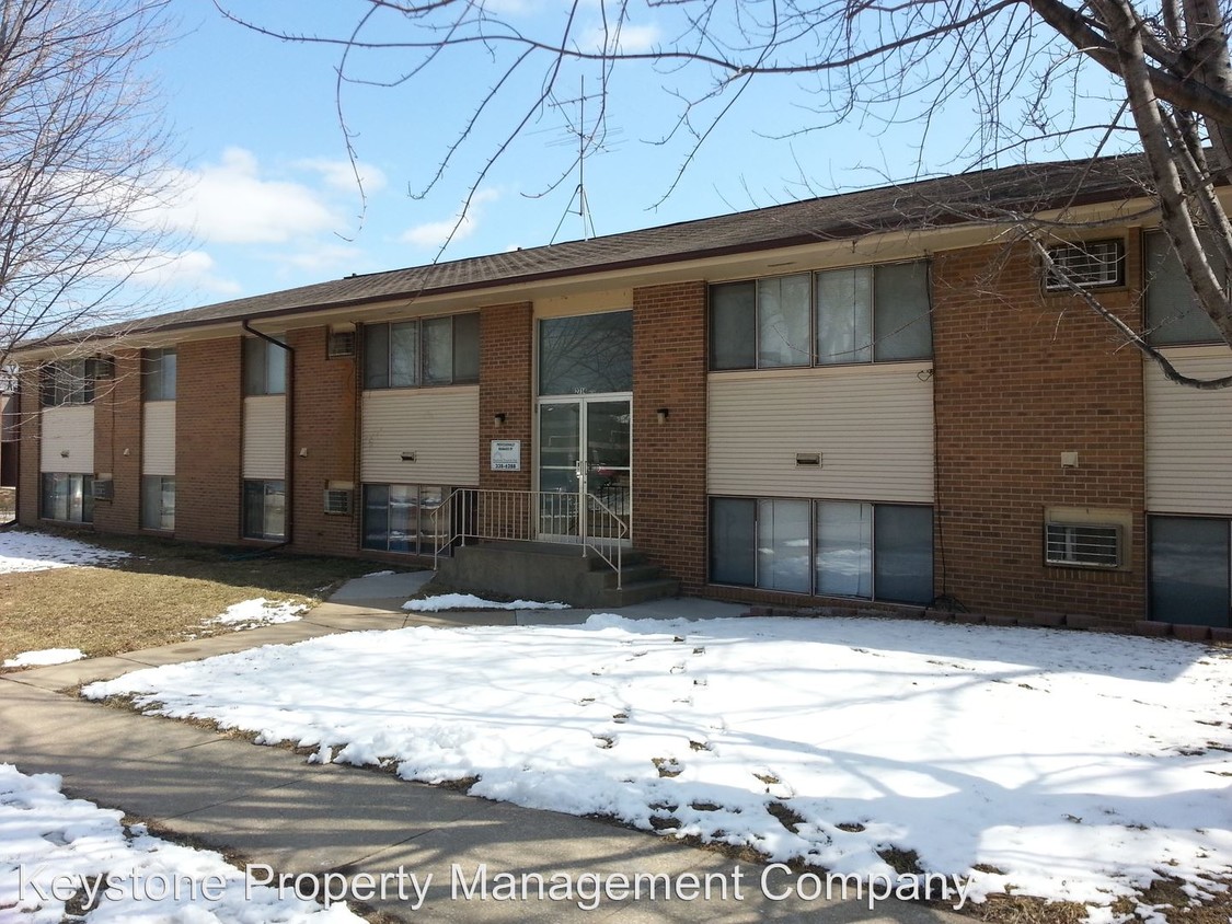 2714 Wayne Ave, Iowa City, IA 52240 Room for Rent in Iowa City, IA