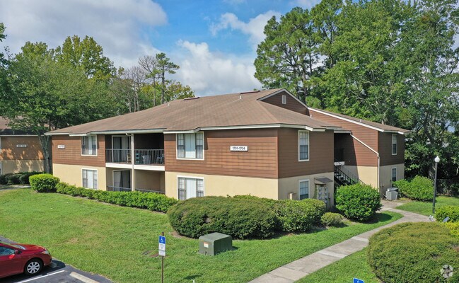 Alexander Pointe Apartment Homes Orange Park, FL