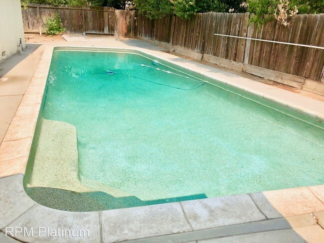 Building Photo - 4 br, 2.5 bath House - 6468 N 7th Street