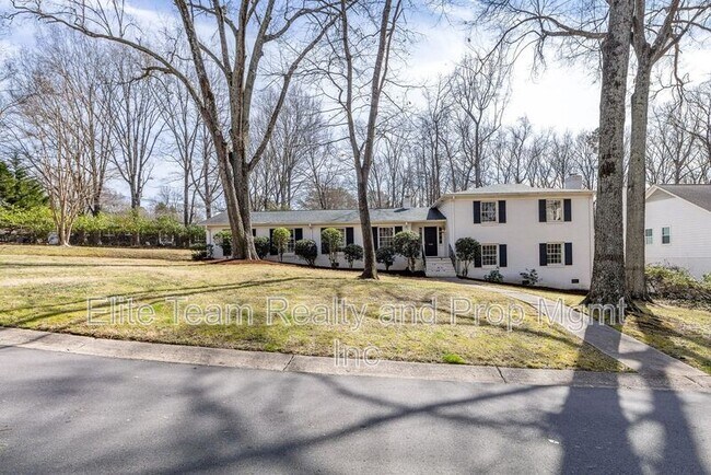 Building Photo - 1116 Circlewood Dr