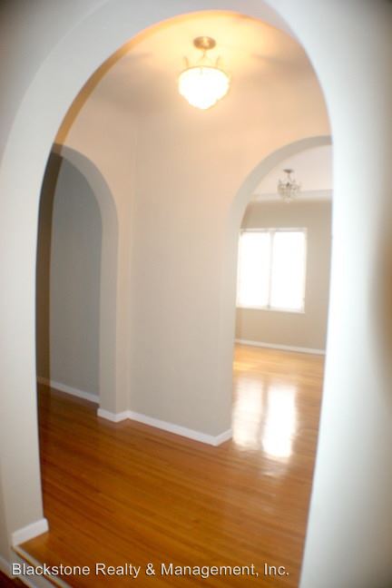 Building Photo - 1127 S Stanley Ave