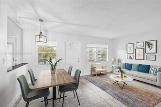 Building Photo - 5050 Bayview Dr