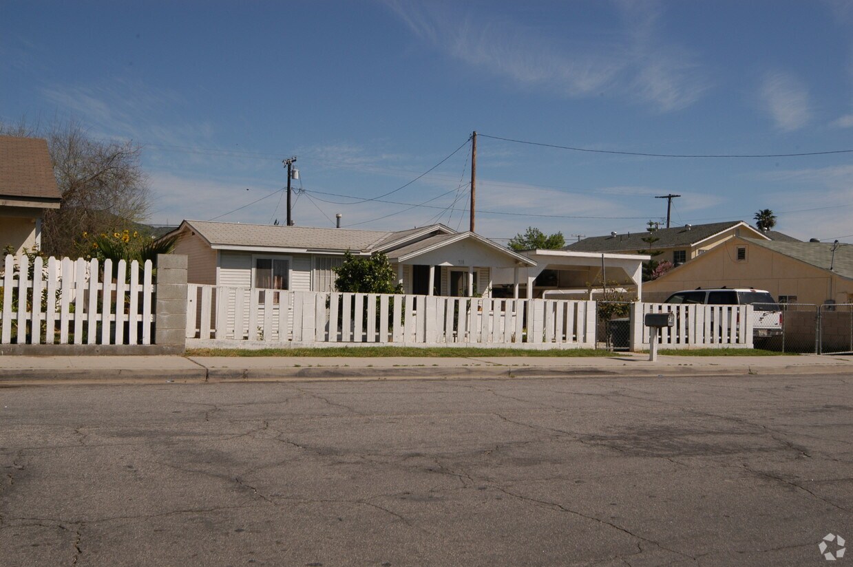 Building Photo - 720-1/2 72 B St