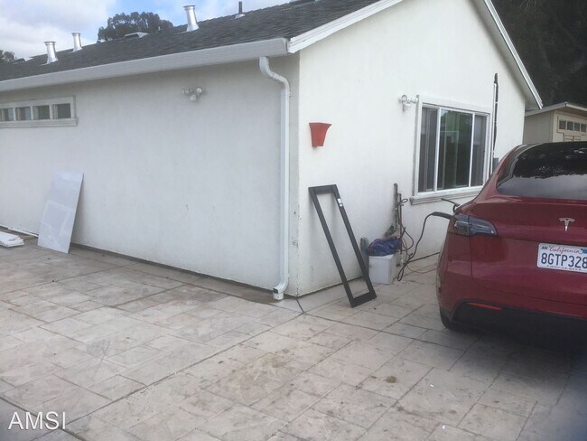 Foto del edificio - 3 br, 3 bath House - 2933 East Ave