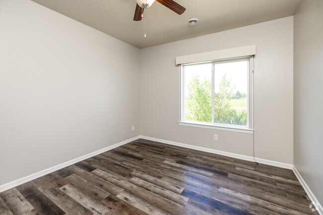 2BR, 1BA - 822 SF - First Bedroom - Chevalia Ridge Apartments Grimes