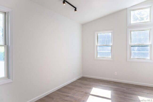 Foto del edificio - 43 N Midland Ave