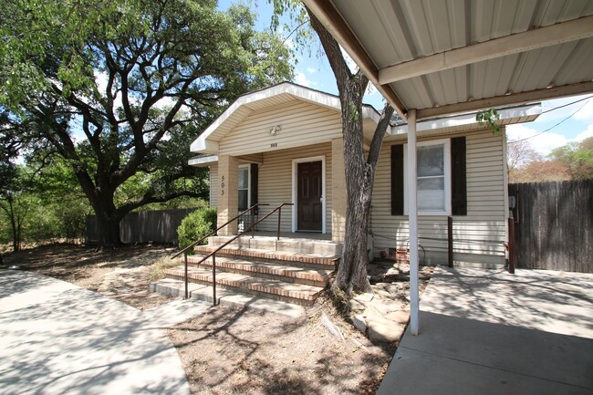 Building Photo - Charming 2 Bedroom 2 Bath House w/ Bonus R...