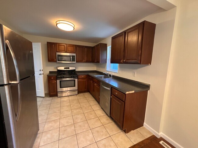 Building Photo - 4505 Samar St