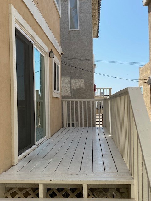 Building Photo - 205 Rosecrans Ave