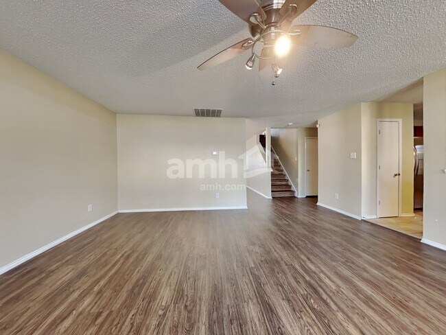 Foto del edificio - 5350 Driftway Dr