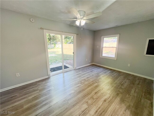 Foto del edificio - 2290 Suncrest Dr