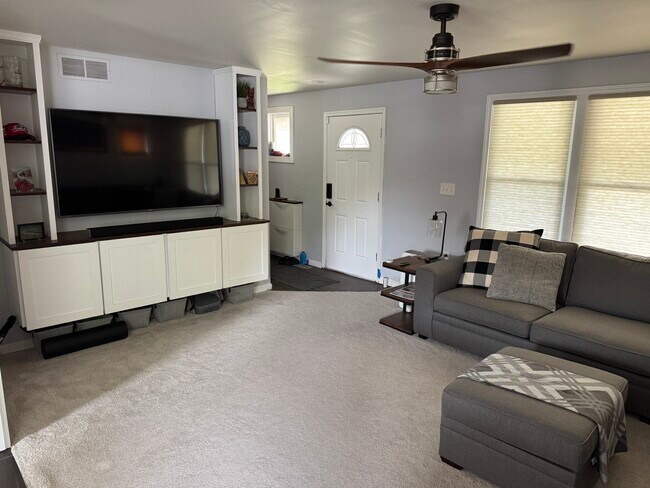 Foto del edificio - 1303 E Thirteen Mile Rd