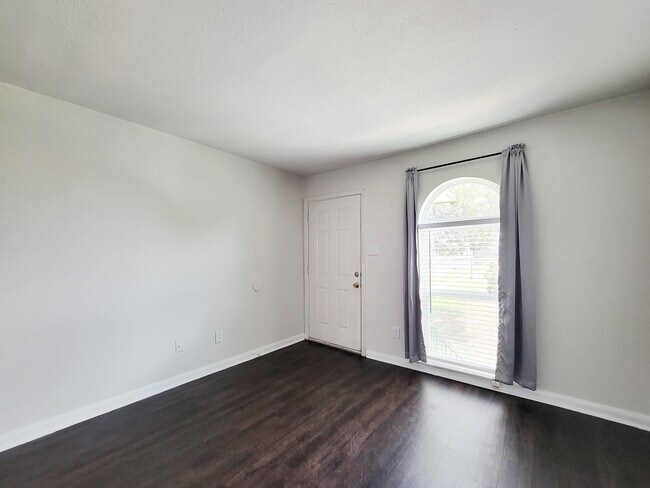 Building Photo - 101 Brookside Ln