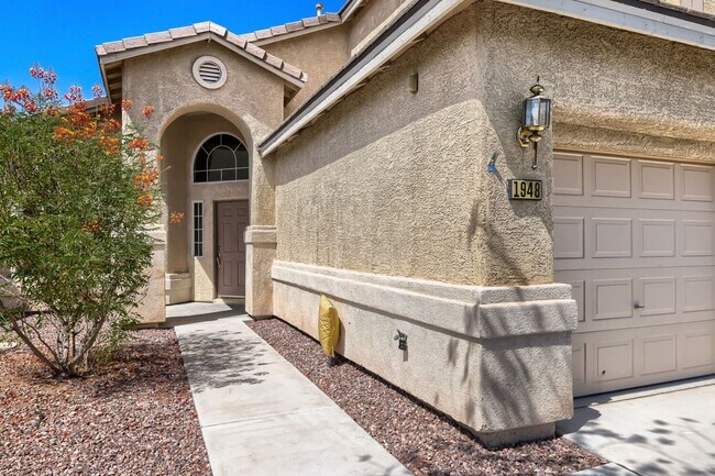 Building Photo - Spacious 4-Bedroom Home with 3-Car Garage & Mountain Views