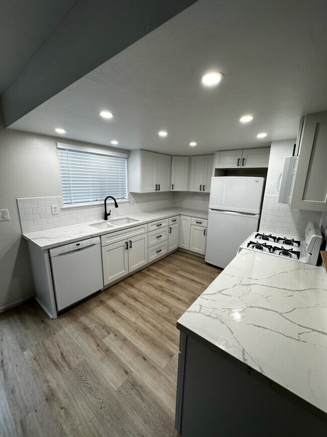 Kitchen - 2424 Santa Ana Ave Townhome