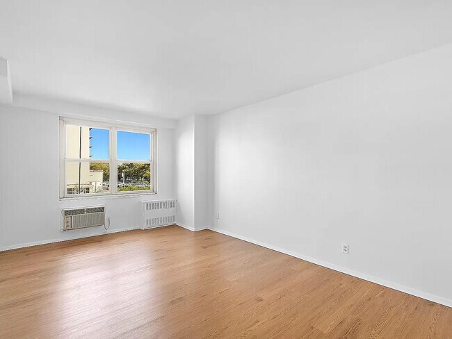 Foto del edificio - 2650 Ocean Pkwy