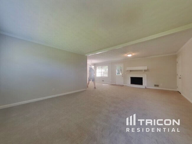 Building Photo - 4111 Pine Log Dr