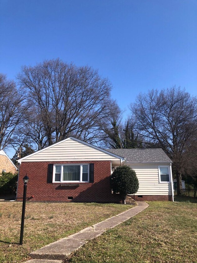 Primary Photo - Beautiful, Updated 3 Bedroom Home in Sherw...