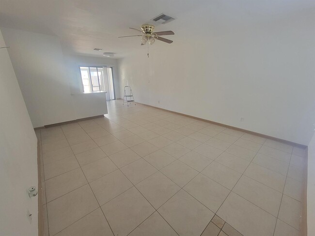 Building Photo - 9285 Green Meadows Way